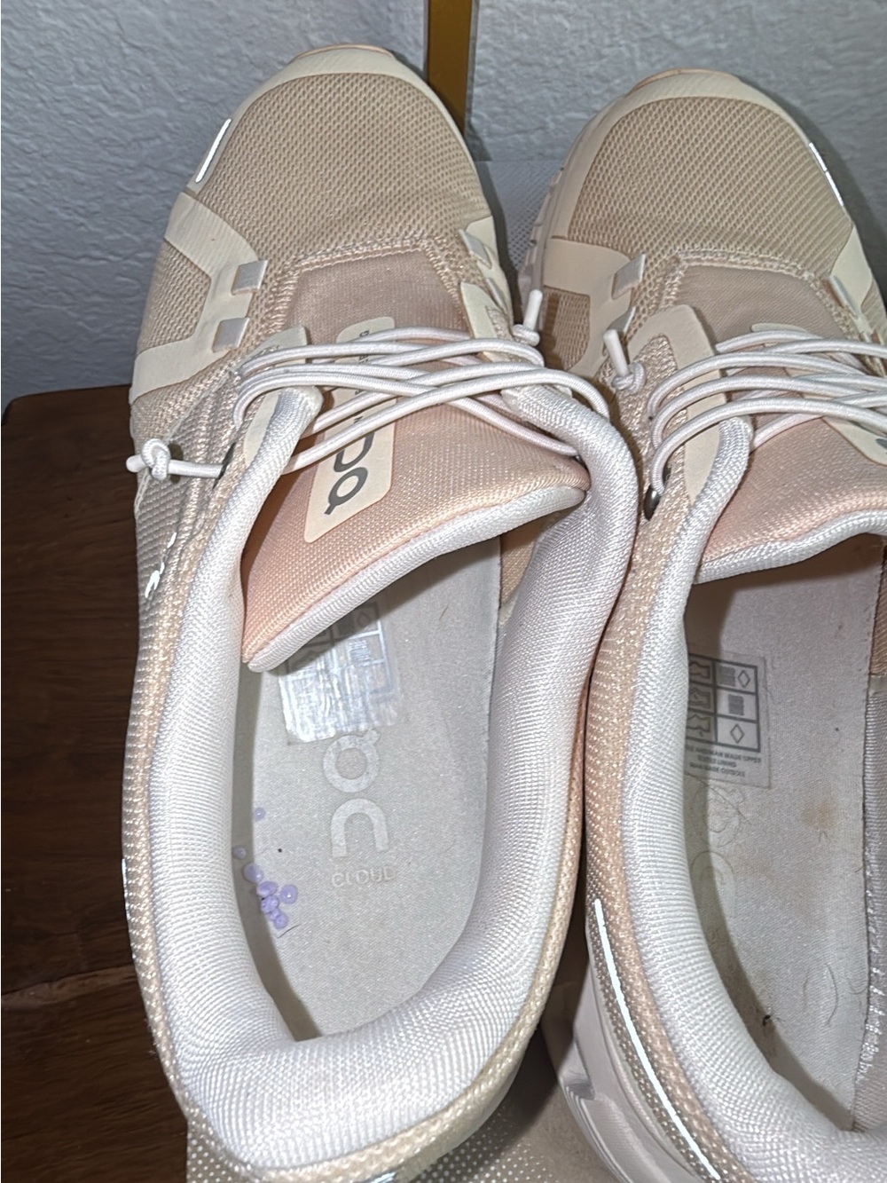 On Running Cloud 6 Sneakers in Blonde/dew 7.5 - Picture 5 of 10